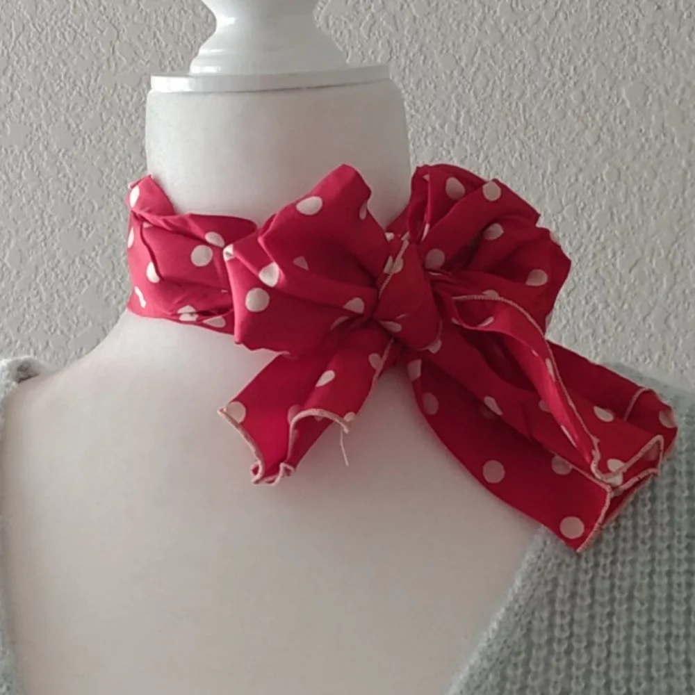 🖐️FREE🖐️Vintage Polkadot neck scarf